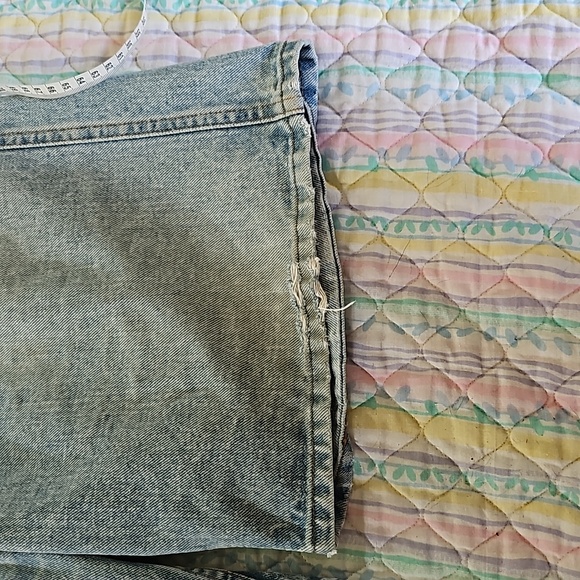 Made in Canada Dever Hayes Jean shorts - Picture 4 of 7